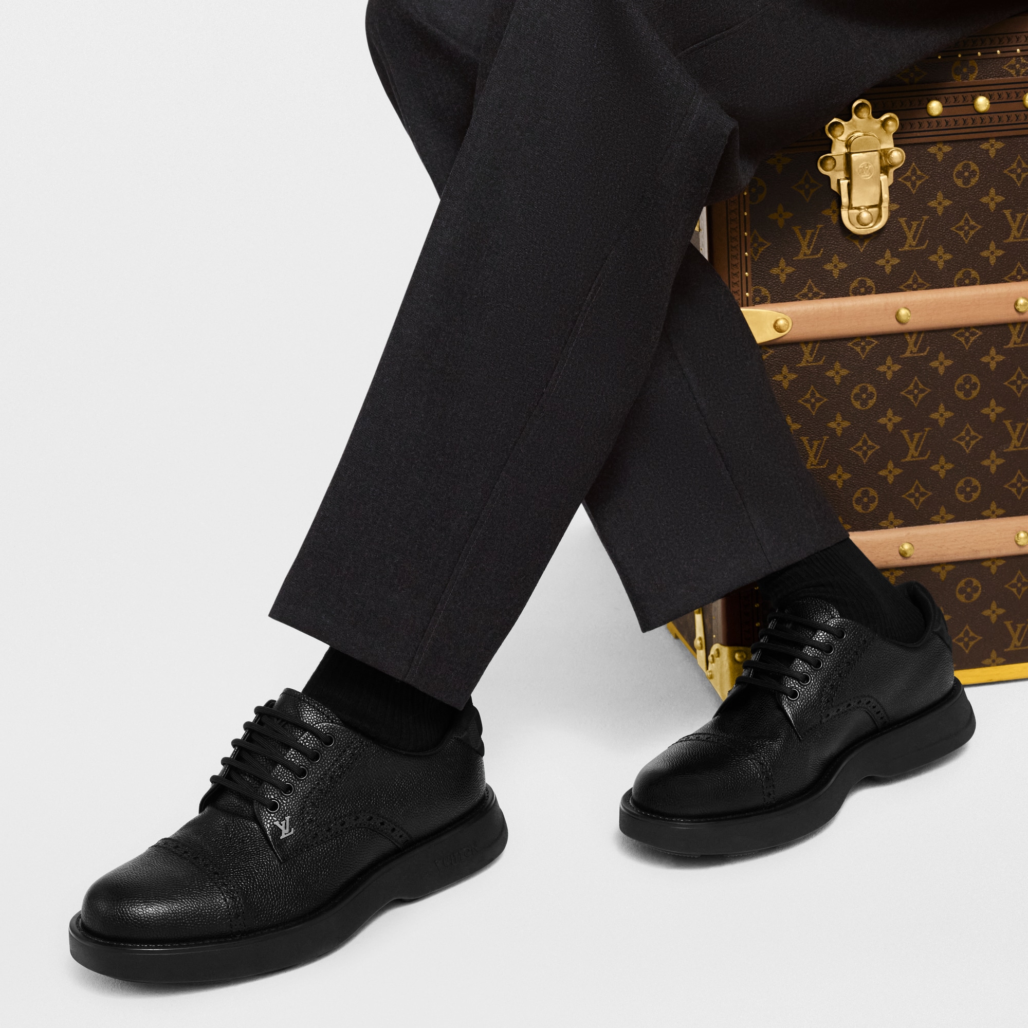 Louis vuitton スタッズ　ダービー　 革靴ブラック 黒 Louis vuitton スタッズ ダービー 革靴ブラック 黒（楽天市場